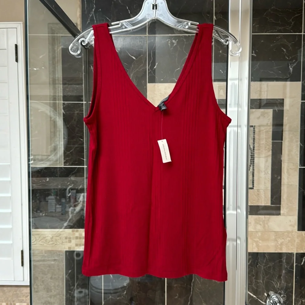 Banana Republic red top, size M, NWT. - Picture 1 of 3